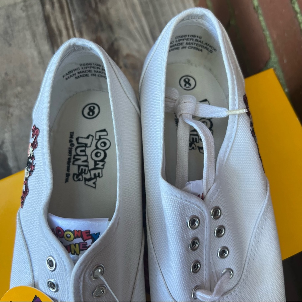 Vintage 1997 Looney Tunes Canvas Sneakers - White with Tasmanian Devil - Size 8 - Picture 4 of 12